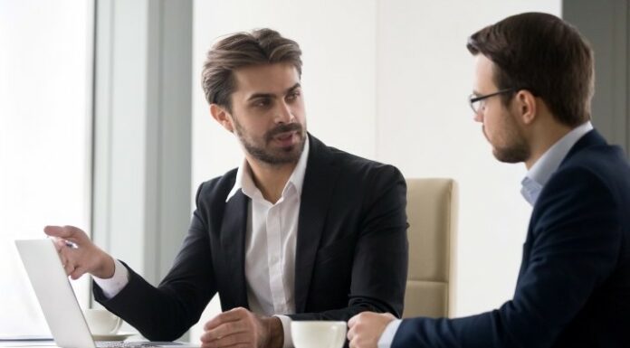 Performance industrielle : Embaucher en interne un ingénieur en amélioration continue ou faire appel à un cabinet de conseil externe ?